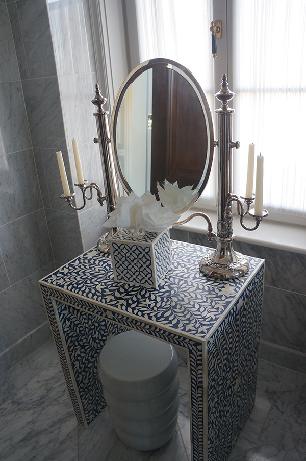 Glenmere Mansion Porcelain Vanity