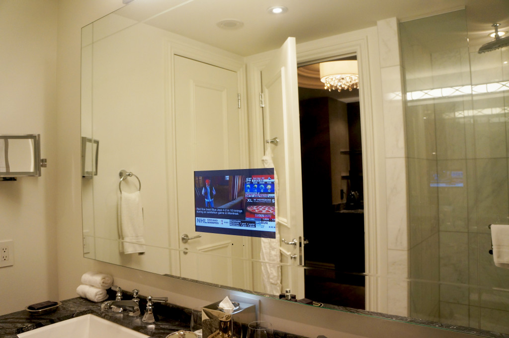 Smart Home, TV in the mirror