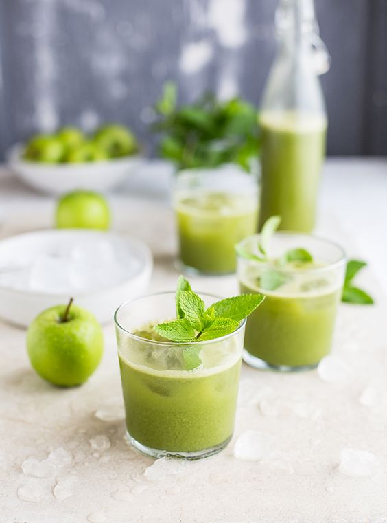 Chilled Green Juice with Cucumber and Celery via Drizzle & Dip