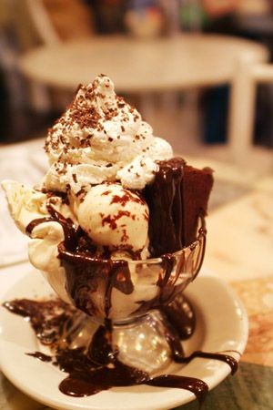 Forbidden Broadway Sundae, Serendipity 3, Best Dessert Bars In New York