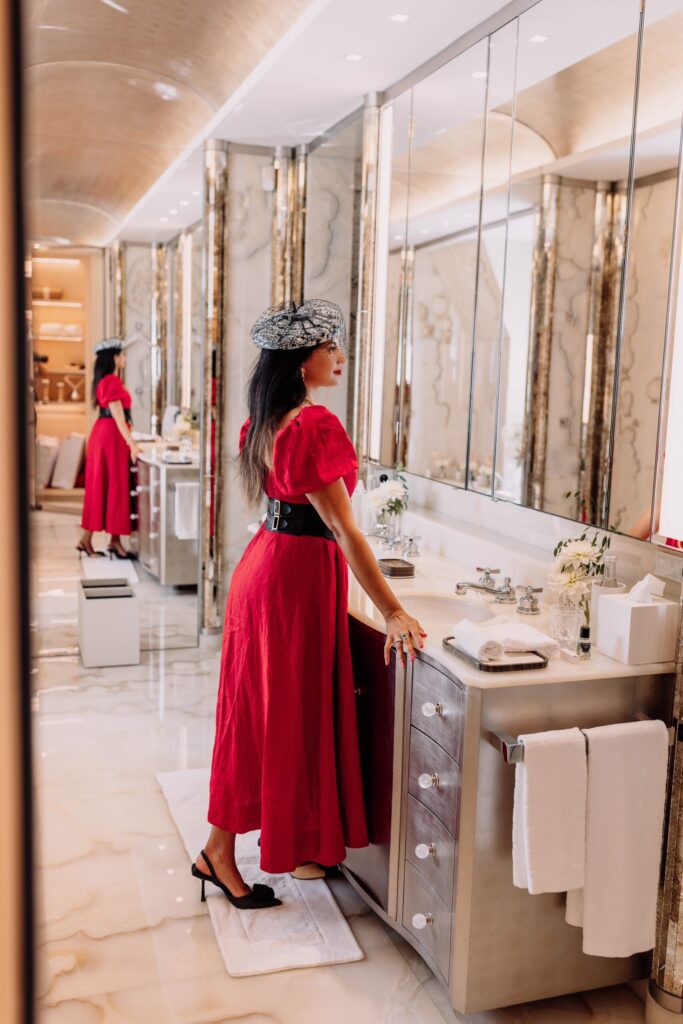La Suite Dior Onyx Bathroom